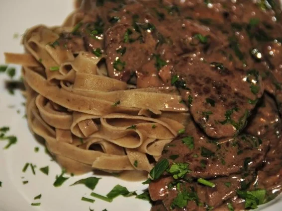 Adventskalender 11. Tag: Rinderhuftstreifen mit Steinpilznudeln und feinem Sößle - Rezept
