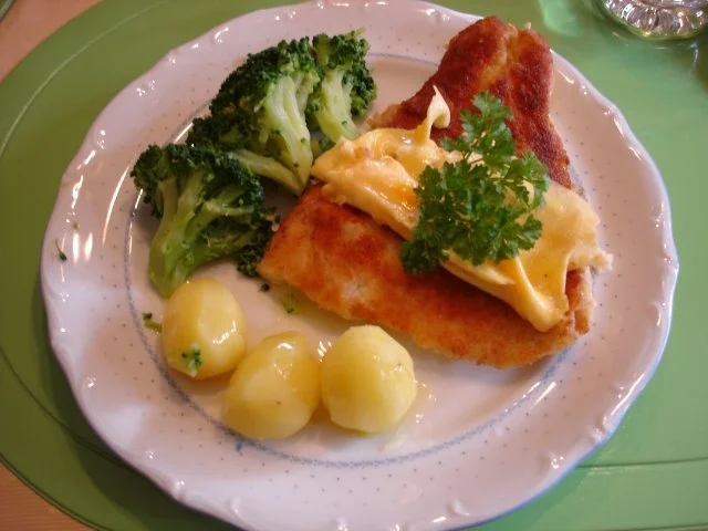 Rezept: Victoriasee-Barsch mit Broccoli und Kartoffeln Victoriasee-Barsch mit Broccoli und Kartoffeln - Rezept