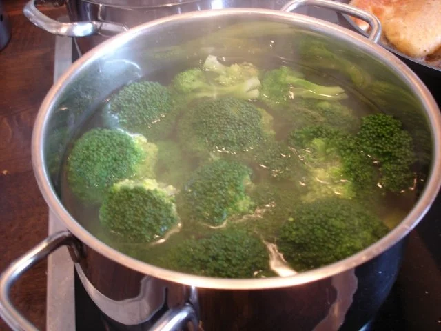 Rezept: Victoriasee-Barsch mit Broccoli und Kartoffeln Bild Nr. 16 Victoriasee-Barsch mit Broccoli und Kartoffeln - Rezept - Bild Nr. 16