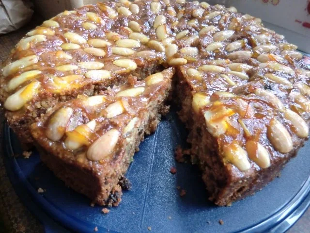 Rezept: Orangen-Mandel-Früchtekuchen Orangen-Mandel-Früchtekuchen - Rezept