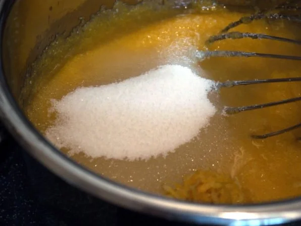 Rezept: Zitronencreme mit würziger Erdbeermarmelade Bild Nr. 7 Zitronencreme mit würziger Erdbeermarmelade - Rezept - Bild Nr. 7