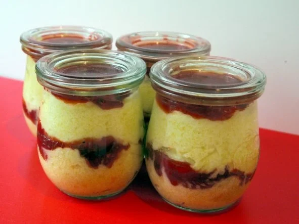 Rezept: Zitronencreme mit würziger Erdbeermarmelade Zitronencreme mit würziger Erdbeermarmelade - Rezept