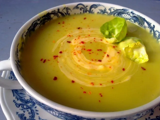 Rosenkohlsüppchen mit Knoblauchnote - Rezept - Bild Nr. 3