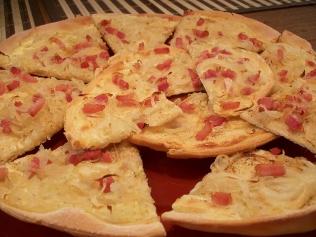 Flammkuchen......Elsässischer Flammekuechle.... - Rezept