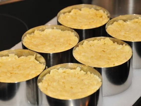 Adventskalender 16. Tag: frittiere Käsknöpfle (Käsespätzle) Taler - Rezept - Bild Nr. 6