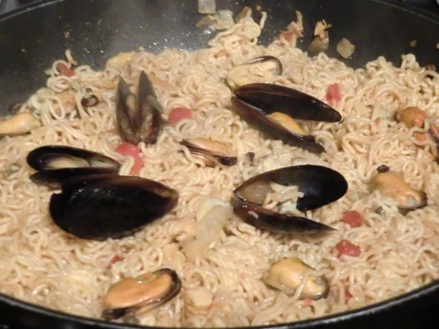 Chinesische Nudeln aus dem Wok mit Muscheln - Rezept - Bild Nr. 3