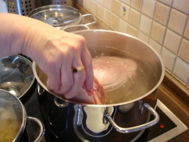 Eisbein mit Sauerkraut und Salzkartoffeln - Rezept - Bild Nr. 3