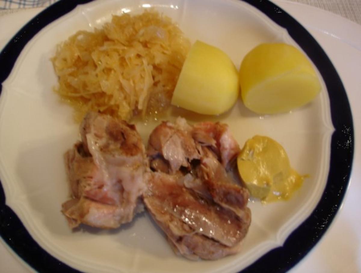 Eisbein Mit Sauerkraut Und Salzkartoffeln Rezept Kochbar De