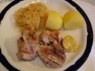 Eisbein mit Sauerkraut und Salzkartoffeln - Rezept