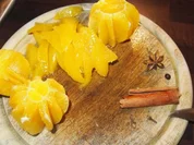 Haselnuss-Nougat-Soufflé mit Gewürzorangen und Vanillesabayone - Rezept