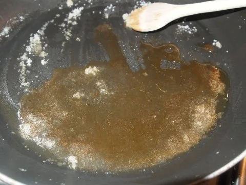 Haselnuss-Nougat-Soufflé mit Gewürzorangen und Vanillesabayone - Rezept - Bild Nr. 2