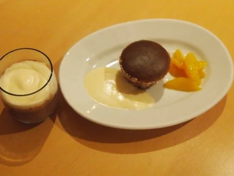 Haselnuss-Nougat-Soufflé mit Gewürzorangen und Vanillesabayone - Rezept - Bild Nr. 11