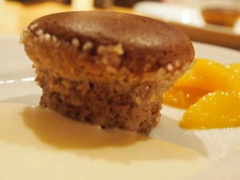 Haselnuss-Nougat-Soufflé mit Gewürzorangen und Vanillesabayone - Rezept - Bild Nr. 12