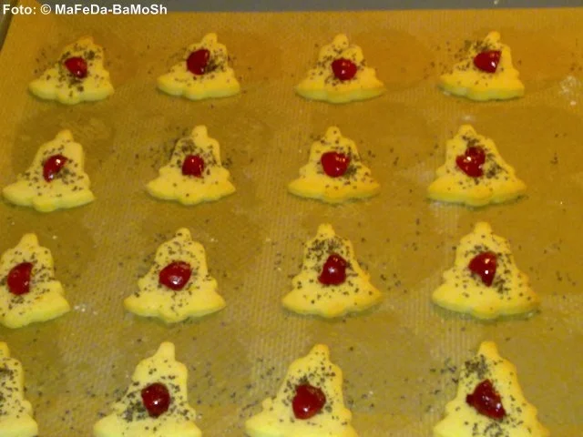 Rezept: Weihnachten: Mohn-Glöckchen mit Kirschen Bild Nr. 2 Weihnachten: Mohn-Glöckchen mit Kirschen - Rezept - Bild Nr. 2