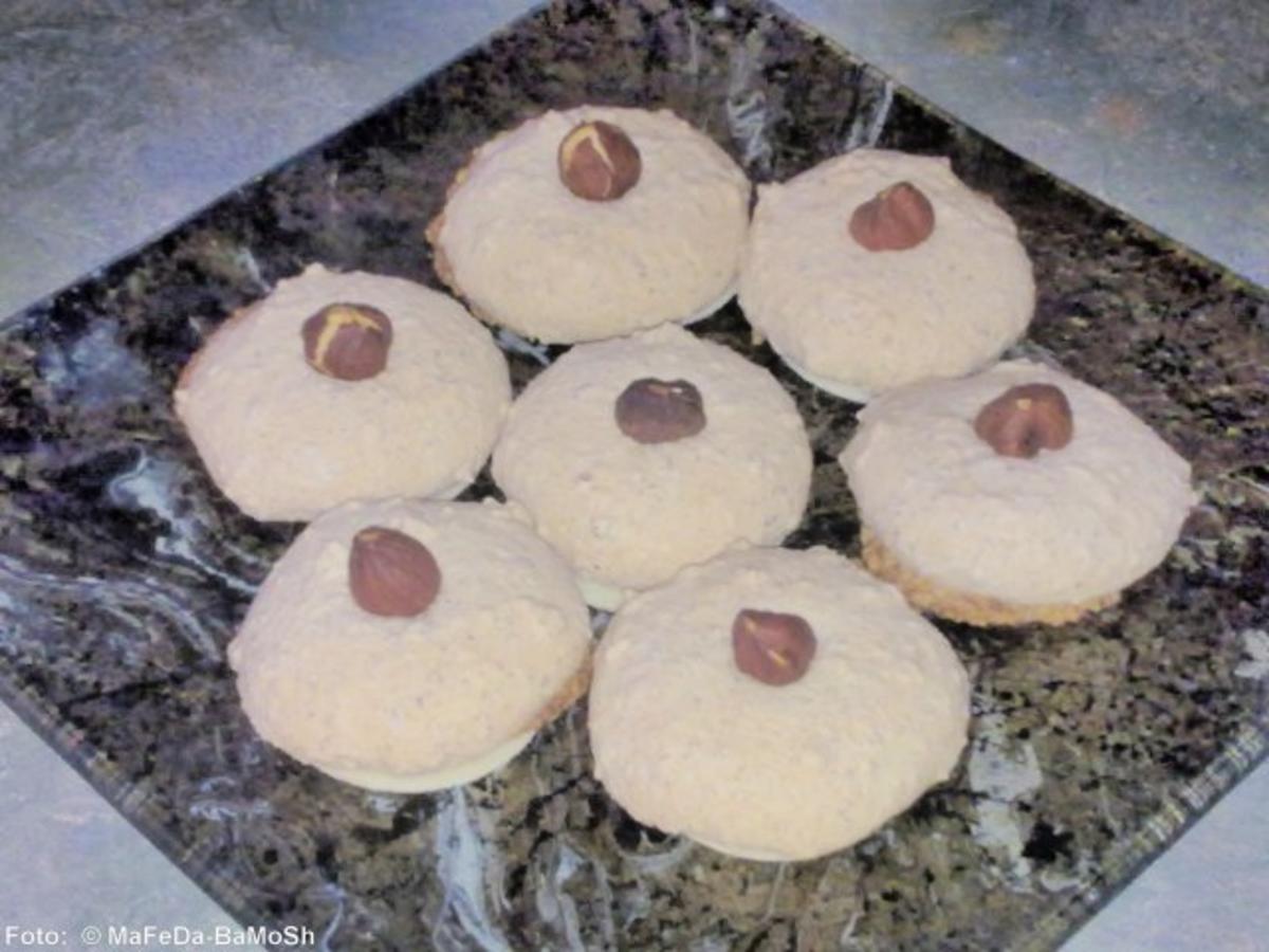 Weihnachten: Nussmakronen - Rezept mit Bild - kochbar.de