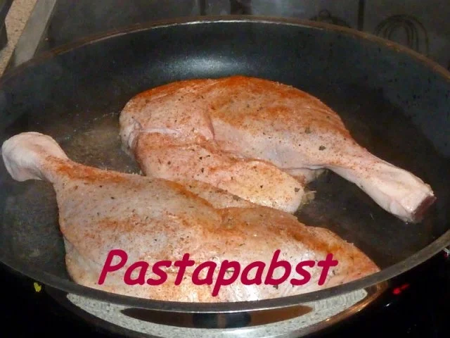 Entenkeulen mit Kirschsauce und Selleriepüree - Rezept - Bild Nr. 2