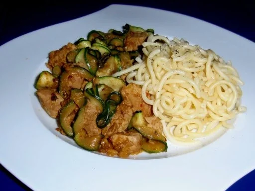 Rezept: Filet-Zucchini-Gulasch mit Gabelspaghetti Bild Nr. 6 Filet-Zucchini-Gulasch mit Gabelspaghetti - Rezept - Bild Nr. 6