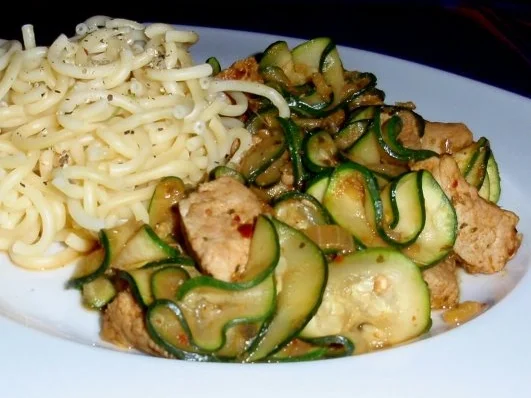 Rezept: Filet-Zucchini-Gulasch mit Gabelspaghetti Bild Nr. 7 Filet-Zucchini-Gulasch mit Gabelspaghetti - Rezept - Bild Nr. 7
