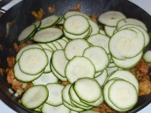 Rezept: Filet-Zucchini-Gulasch mit Gabelspaghetti Bild Nr. 4 Filet-Zucchini-Gulasch mit Gabelspaghetti - Rezept - Bild Nr. 4