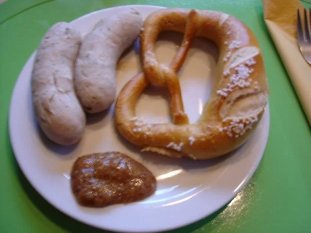 Weißwurst mit süßem Senf und Brezeln - Rezept
