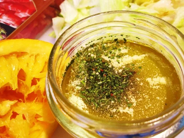 Rezept: Eisbergsalat mit Orangen-Dressing Bild Nr. 4 Eisbergsalat mit Orangen-Dressing - Rezept - Bild Nr. 4