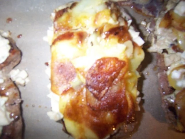 Rumpsteak unter einer Decke aus Kräuterseitlingen und röschen Kartoffeln - Rezept - Bild Nr. 7