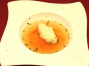 Rinderbrühe mit Gemüsejulienne und Grießnockerln - Rezept