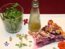 Saftige Kohlrabi-Quiche mit Urkarotten und Walnüssen, dazu Kräutersalat - Rezept