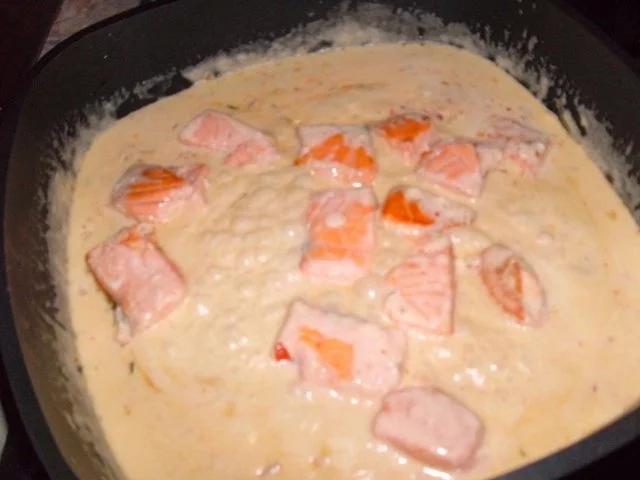 Rezept: Lachs mit Rigatoni in Peperoni-Käsecreme Bild Nr. 6 Lachs mit Rigatoni in Peperoni-Käsecreme - Rezept - Bild Nr. 6