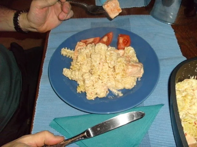 Rezept: Lachs mit Rigatoni in Peperoni-Käsecreme Lachs mit Rigatoni in Peperoni-Käsecreme - Rezept