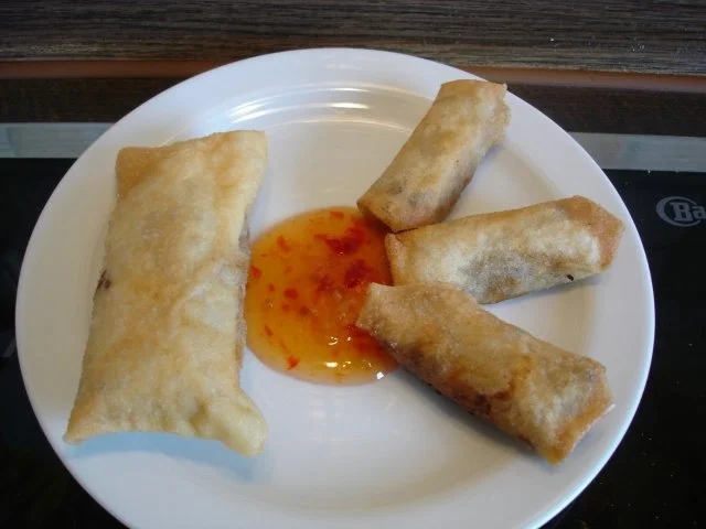 Frühlingsrollen mit Schweinefleisch und Gemüsefüllung - Rezept