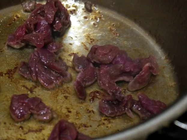 Geschnetzeltes vom Rind in Rotwein-Cassis-Sauce - Rezept - Bild Nr. 3