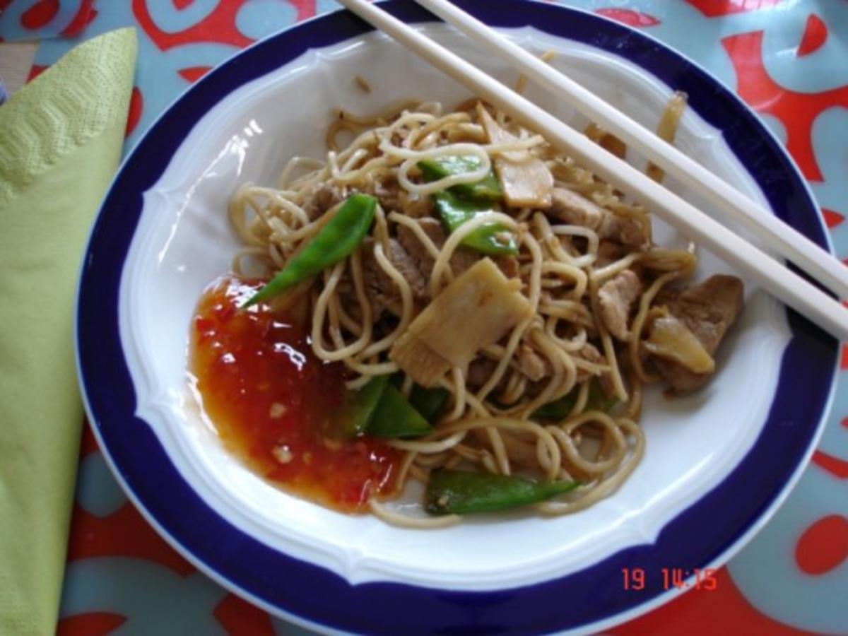 Bilder für Schweinefilet mit chinesischen Mie-Nudeln, Zuckerschoten und Bambus - Rezept