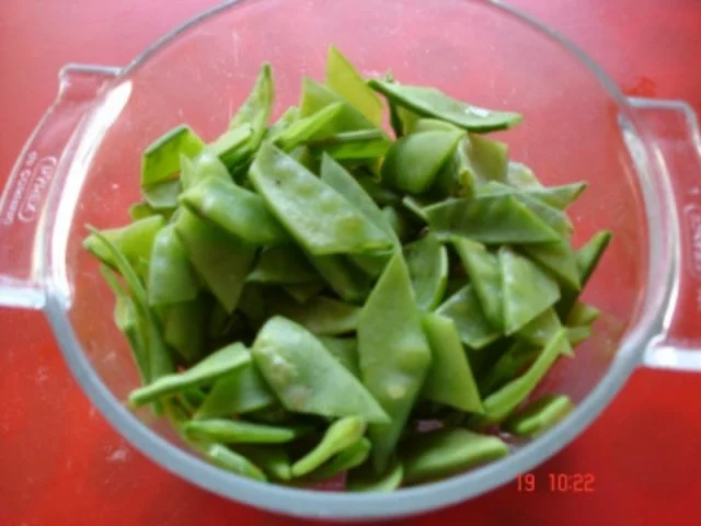 Schweinefilet mit chinesischen Mie-Nudeln, Zuckerschoten und Bambus - Rezept - Bild Nr. 4