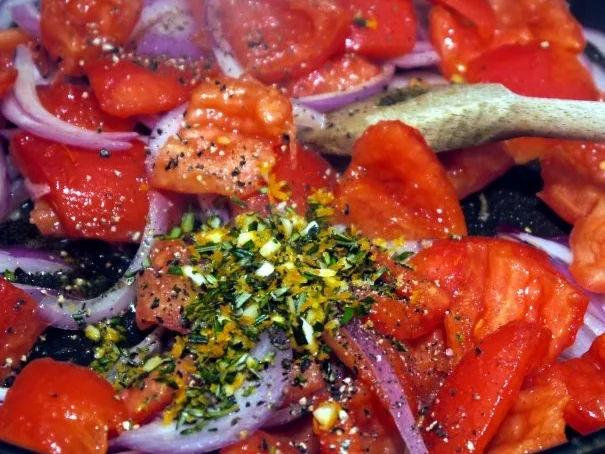 Pikant-fruchtige Hähnchenkeulen mit scharfen Polentaschnitten - Rezept - Bild Nr. 7