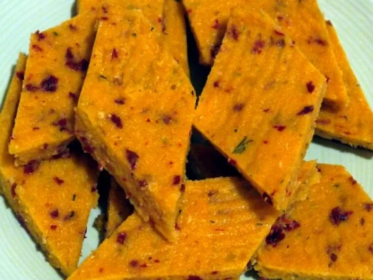 Pikant-fruchtige Hähnchenkeulen mit scharfen Polentaschnitten - Rezept - Bild Nr. 9