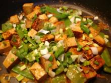 Tofu mit Zuckerschoten und Currysauce - Rezept