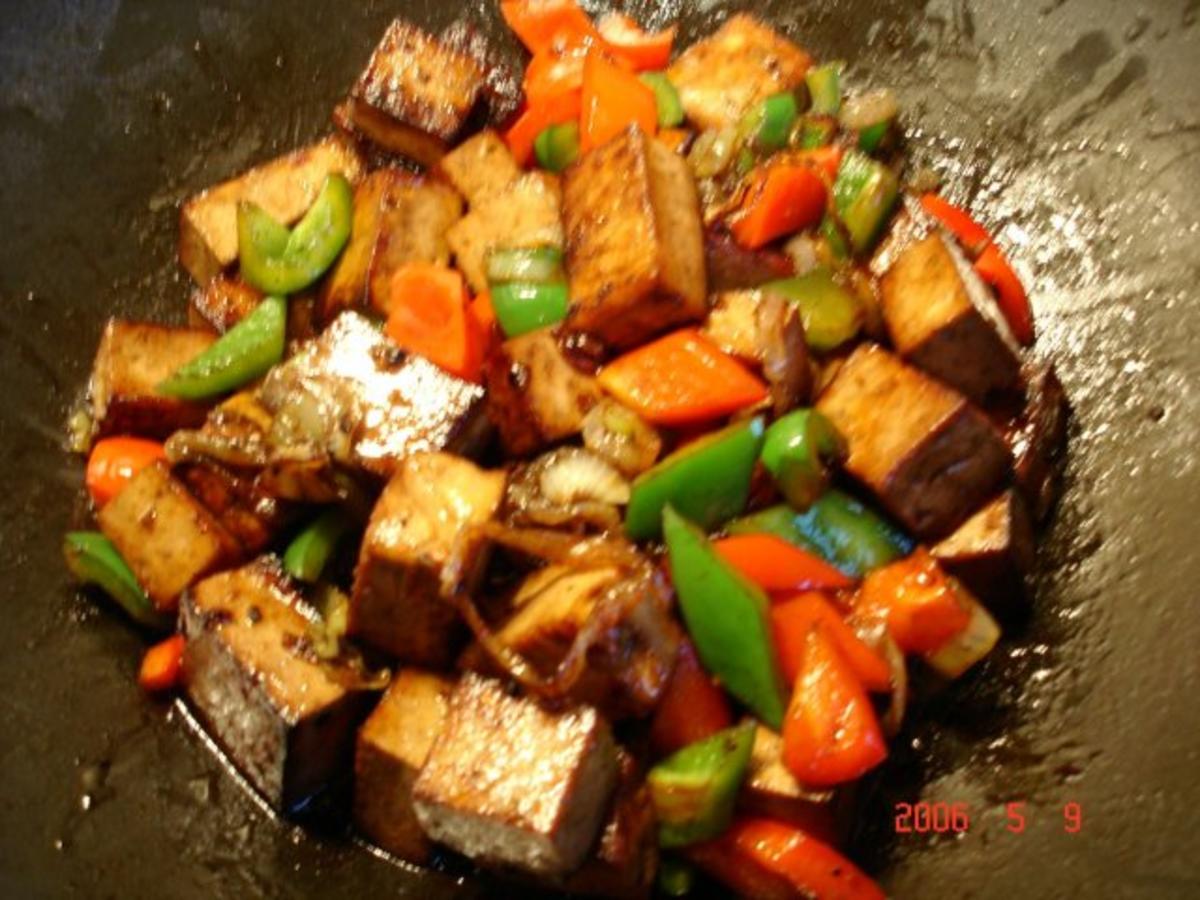 Tofu mit Paprika und Zwiebeln - Rezept