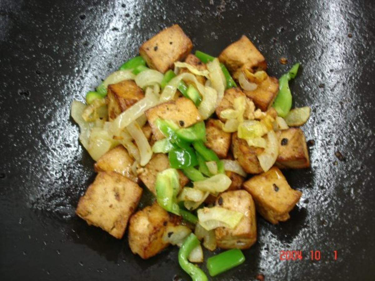 Tofu mit Paprika und Zwiebeln - Rezept - Bild Nr. 2