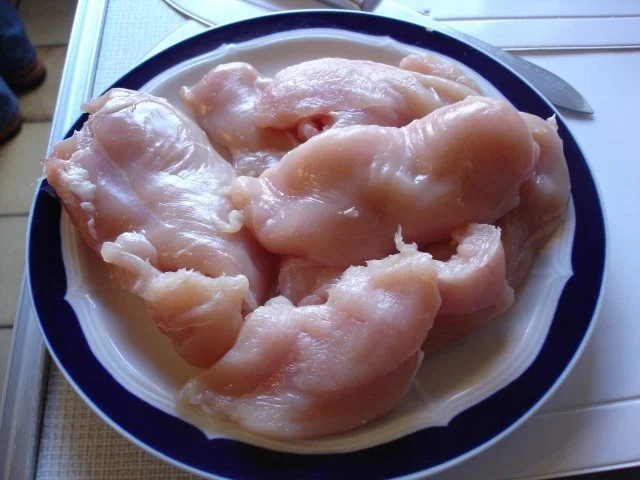 Rezept: Gebackene Hähnchenbrustfilets mit Erdnusssauce und Reis Bild Nr. 4 Gebackene Hähnchenbrustfilets mit Erdnusssauce und Reis - Rezept - Bild Nr. 4