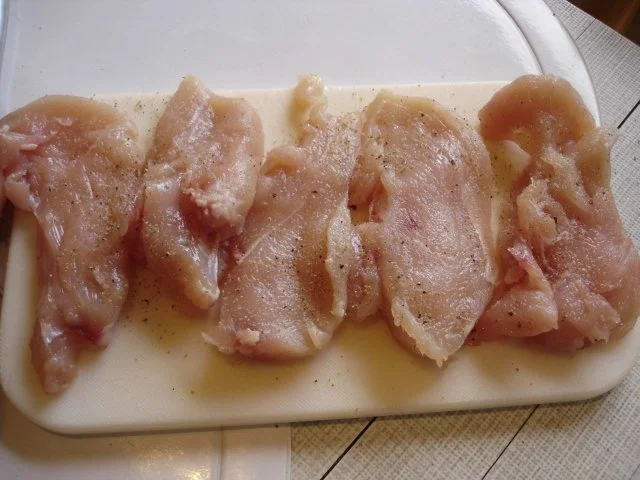 Rezept: Gebackene Hähnchenbrustfilets mit Erdnusssauce und Reis Bild Nr. 5 Gebackene Hähnchenbrustfilets mit Erdnusssauce und Reis - Rezept - Bild Nr. 5