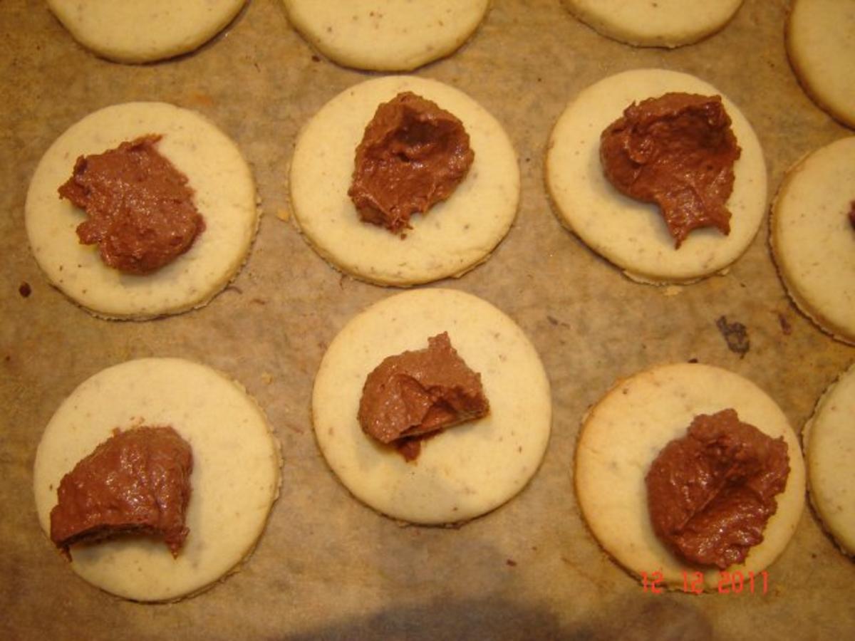 Weihnachtsplätzchen : Schoko-Marzipan-Taler - Rezept - kochbar.de