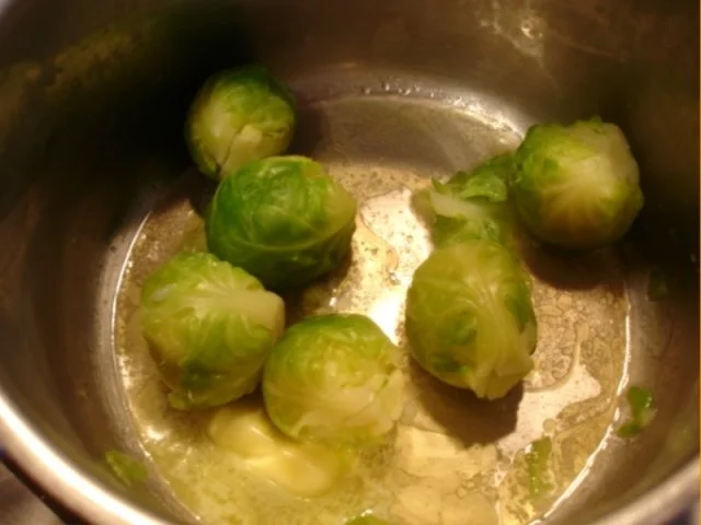 Rezept: Schlemmer-Filet à la Bordelaise mit Möhren-Kartoffelstampf und Rosenkohl Bild Nr. 10 Schlemmer-Filet à la Bordelaise mit Möhren-Kartoffelstampf und Rosenkohl - Rezept - Bild Nr. 10