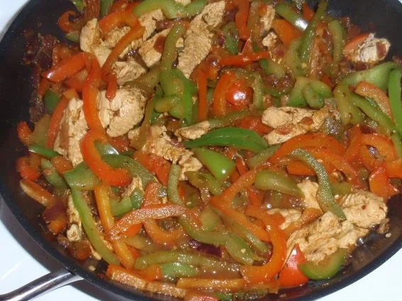 Farfalle mit Puten-Paprikastreifen - Rezept - Bild Nr. 7