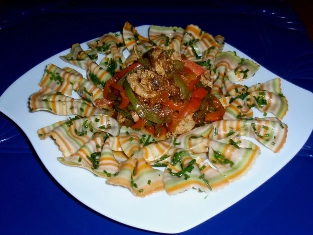 Farfalle mit Puten-Paprikastreifen - Rezept - Bild Nr. 9