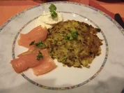 Rezept: Kartoffelpuffer mit Rรคucherlachs und Sahnemeerrettich Kartoffelpuffer mit Rรคucherlachs und Sahnemeerrettich - Rezept