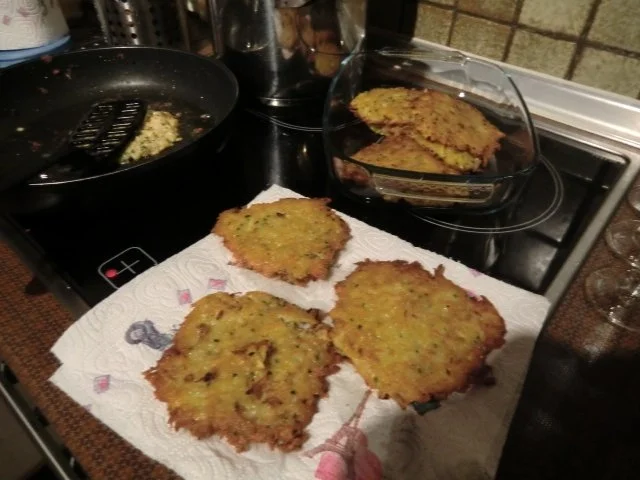 Rezept: Kartoffelpuffer mit Räucherlachs und Sahnemeerrettich Bild Nr. 5 Kartoffelpuffer mit Räucherlachs und Sahnemeerrettich - Rezept - Bild Nr. 5