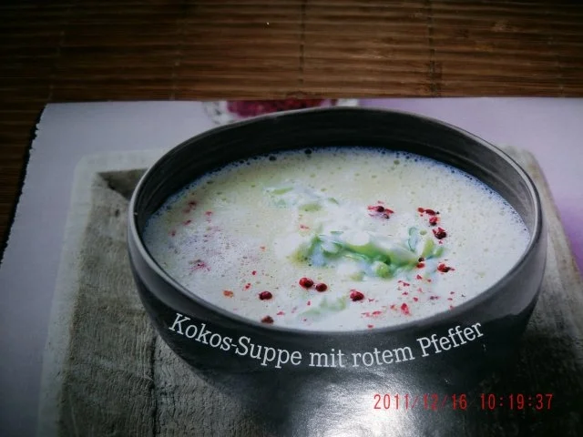 Rezept: Kokos-Suppe mit roten Pfeffer Kokos-Suppe mit roten Pfeffer - Rezept