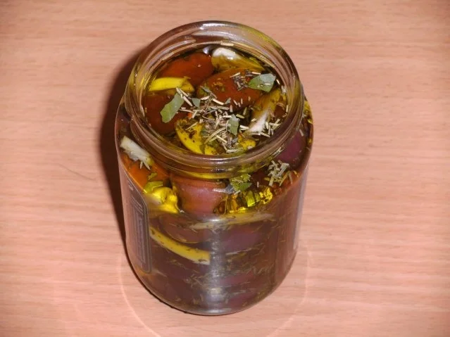 Einlegen: Oliven, schwarz, pikant eingelegt - Rezept