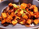 Knuspriger Tofu mit roten Zwiebeln - Rezept